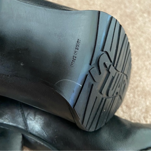 Stuart Weitzman City Slicker Studded Leather Ankle Boots size 7.5, 3” MSRP $395 - Picture 15 of 15